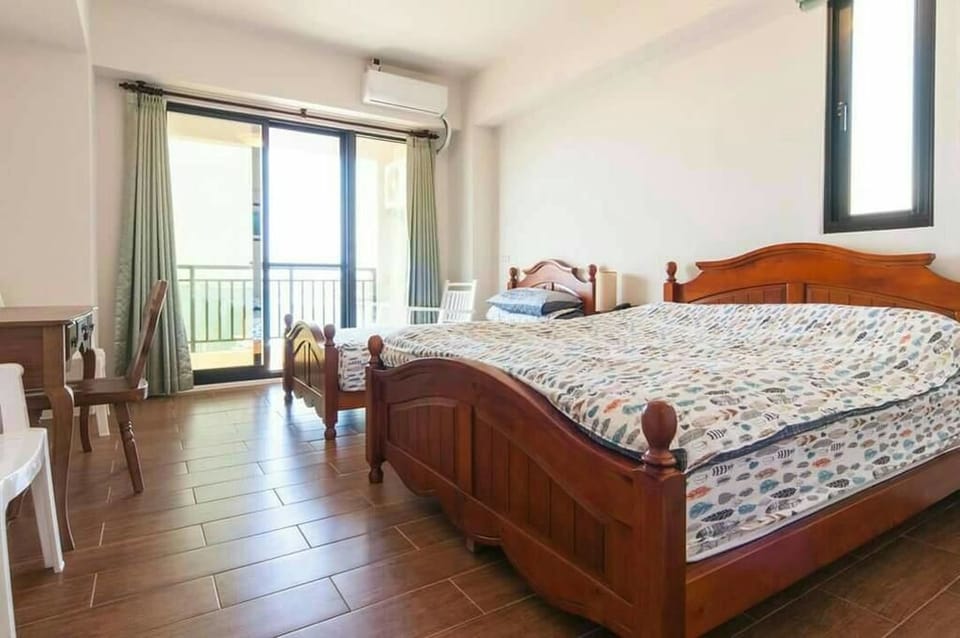 Quadruple Room | Desk, blackout drapes, soundproofing, free WiFi