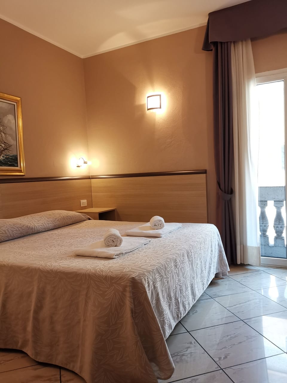 Double Room | Memory foam beds, minibar, desk, blackout drapes