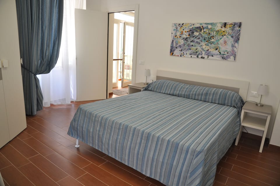 Classic Double Room Single Use, 1 Queen Bed, Garden View | In-room safe, desk, laptop workspace, iron/ironing board