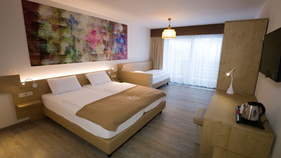 Triple Room | In-room safe, free cribs/infant beds, bed sheets