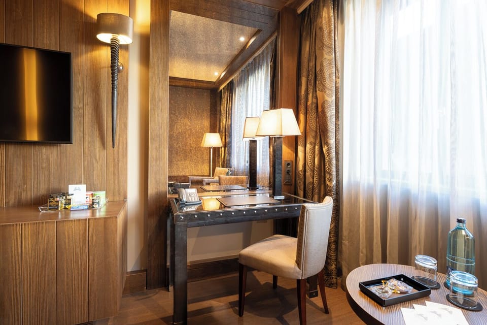 Premium bedding, down comforters, minibar, in-room safe