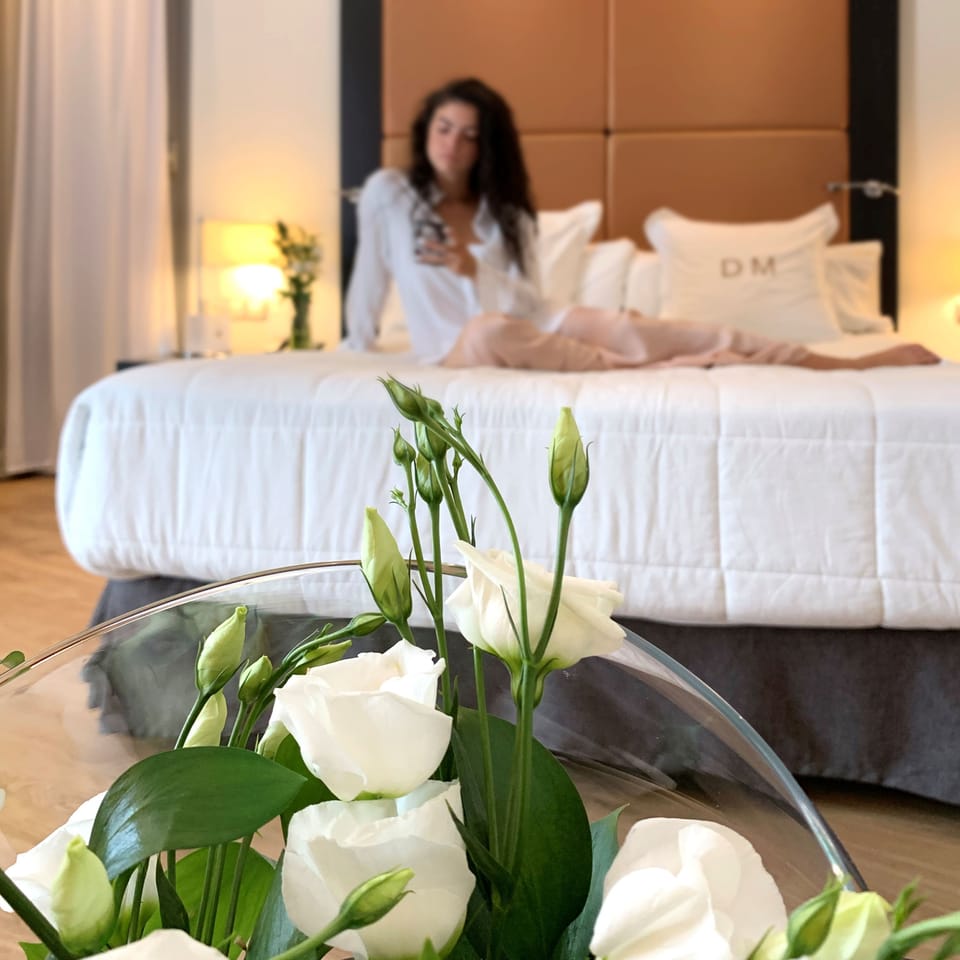 Premium bedding, down comforters, minibar, in-room safe