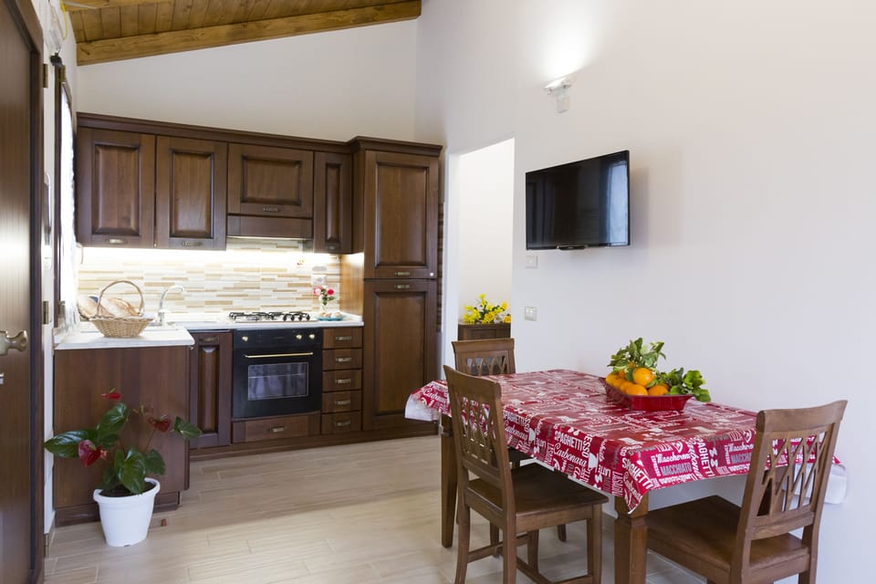 Deluxe Villa, 1 Bedroom | Private kitchenette | Refrigerator (on request), microwave, stovetop, cookware/dishes/utensils