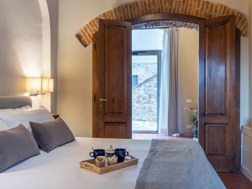 Standard Suite, 1 Bedroom (Archi) | Hypo-allergenic bedding, down comforters, cribs/infant beds, free WiFi