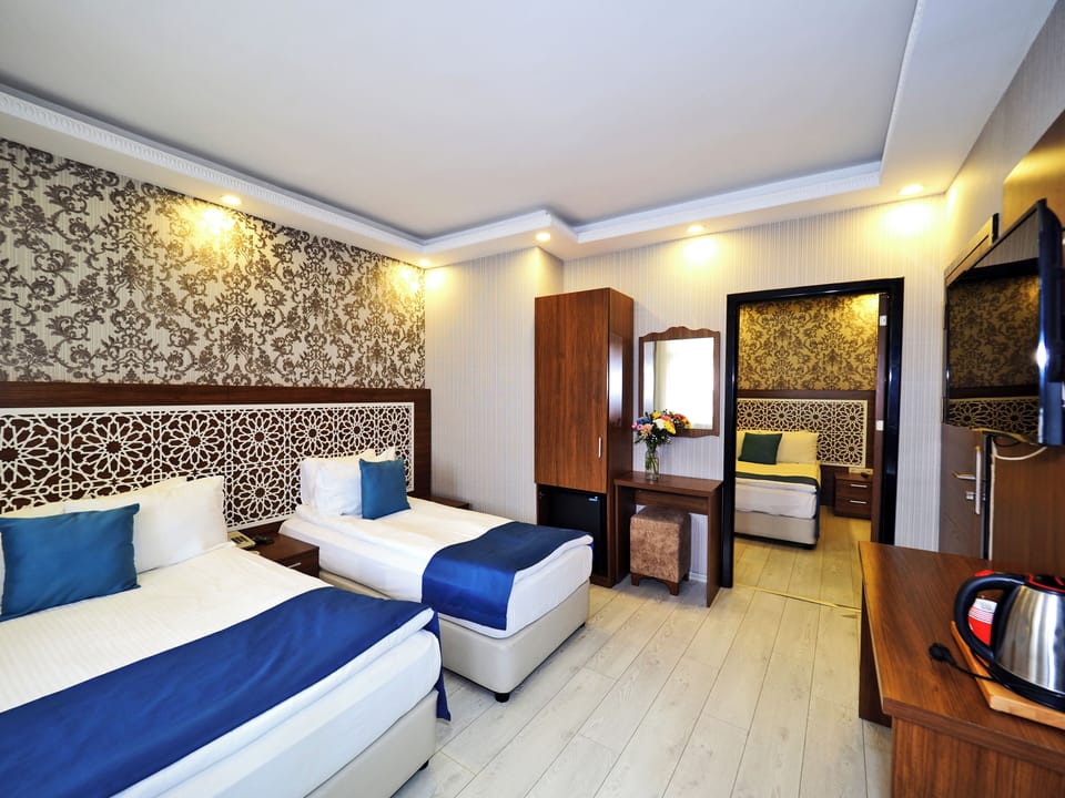Family Room | Egyptian cotton sheets, premium bedding, pillowtop beds