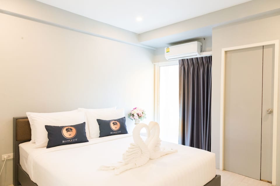 Standard Double Room, 1 Queen Bed, Non Smoking, City View | Blackout drapes, free WiFi
