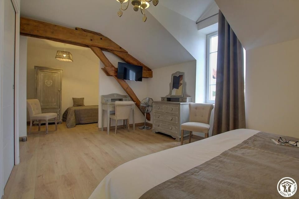 Desk, soundproofing, iron/ironing board, free WiFi