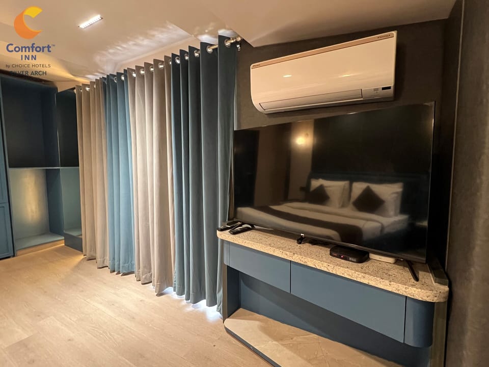 Club Room | 1 bedroom, premium bedding, in-room safe, desk