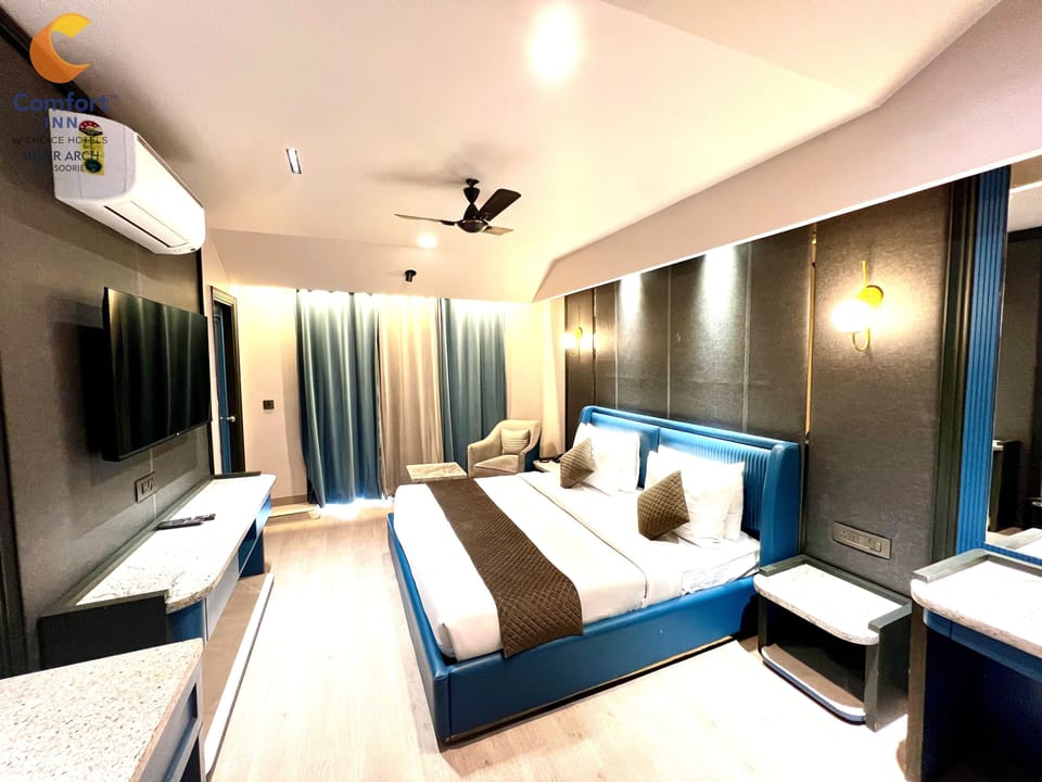 Club Room | 1 bedroom, premium bedding, in-room safe, desk