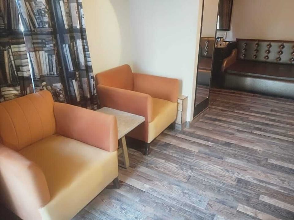 Family Room | Living area | Flat-screen TV
