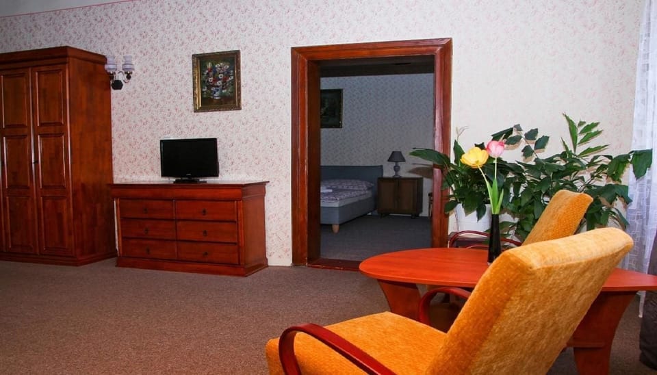 Deluxe Suite, 2 Bedrooms | Individually decorated, individually furnished, desk, soundproofing