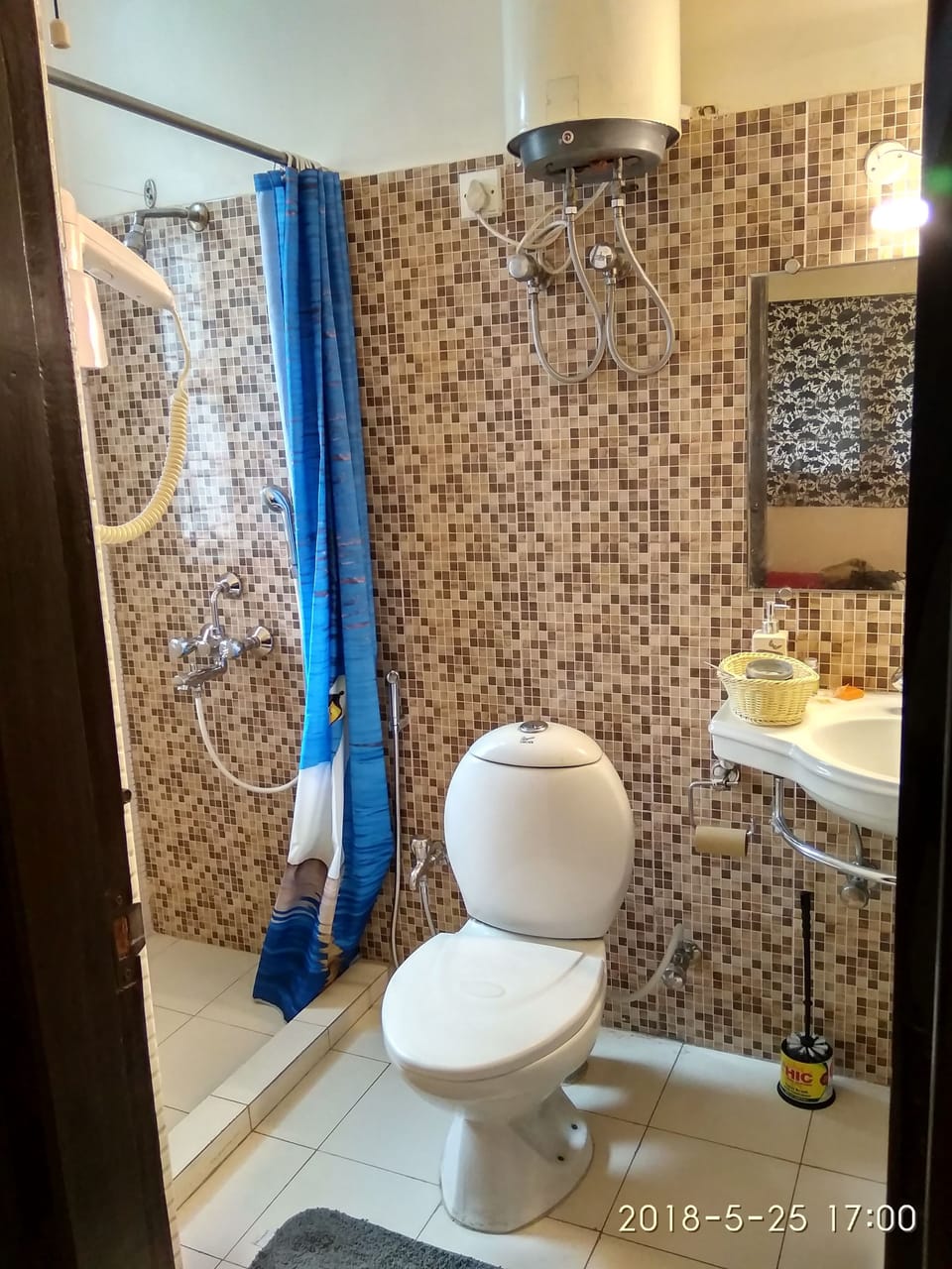 Deluxe Single Room | Bathroom | Shower, free toiletries, hair dryer, slippers