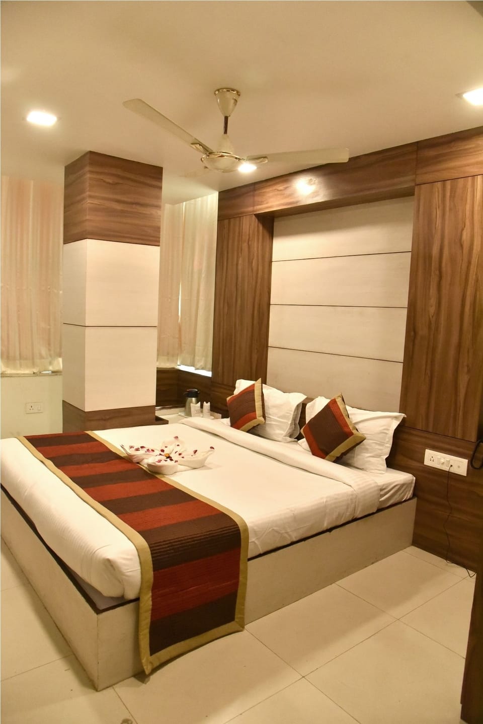 Deluxe Double Room, City View | Room amenity
