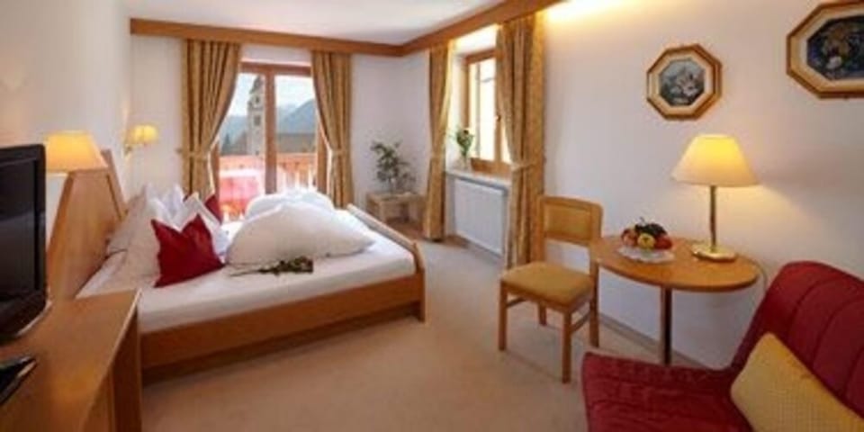 Double Room, Balcony | In-room safe, desk, free WiFi