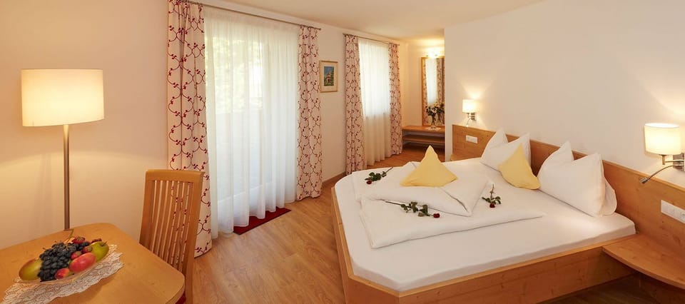 Double Room, Balcony | In-room safe, desk, free WiFi