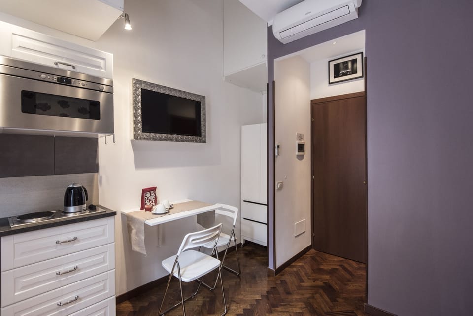 Standard Double Room (Fontana di Trevi Kitchenette) | Private kitchenette | Fridge, coffee/tea maker, electric kettle