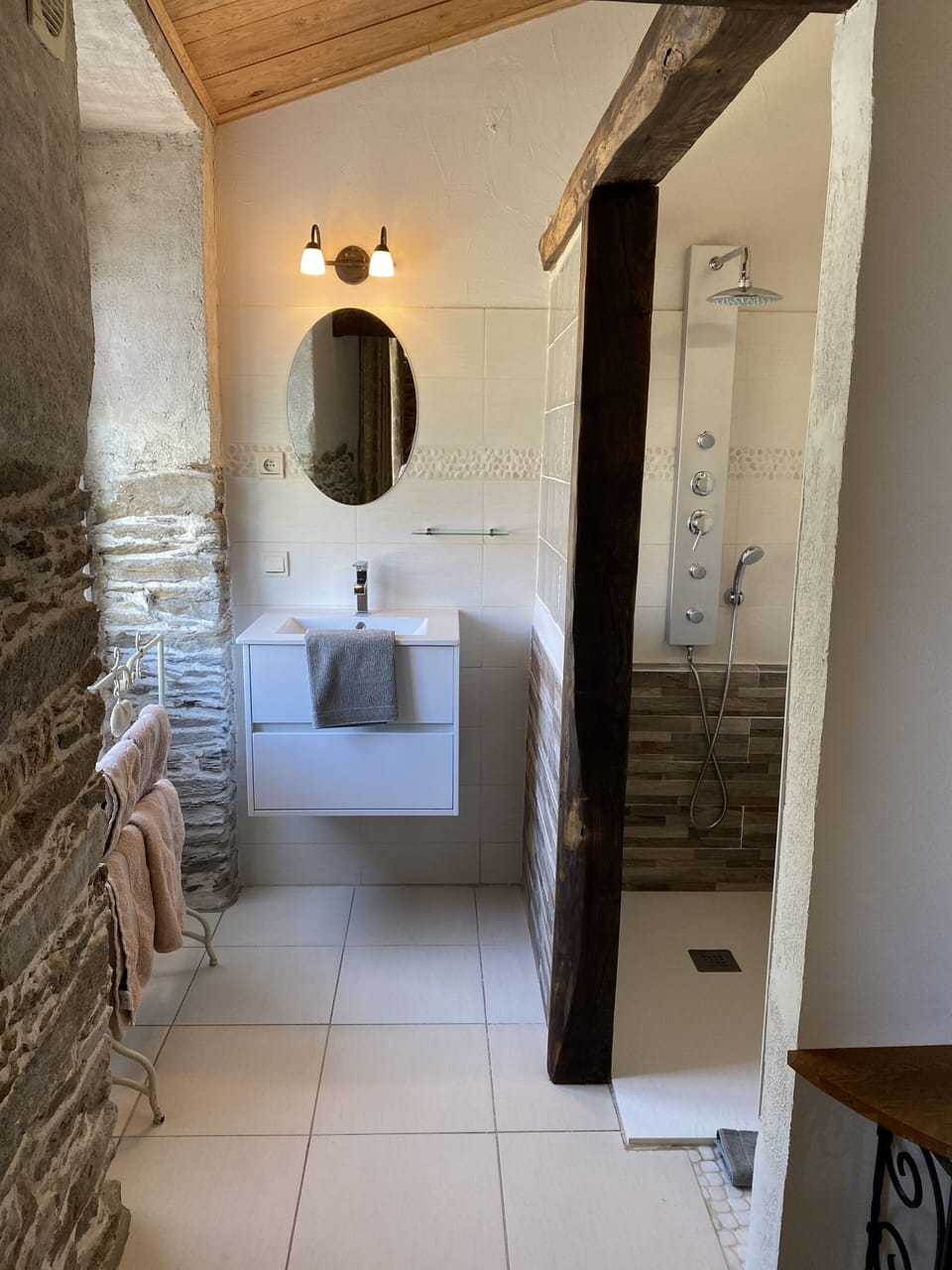 Double Room (Glycine) | Premium bedding, individually decorated, individually furnished