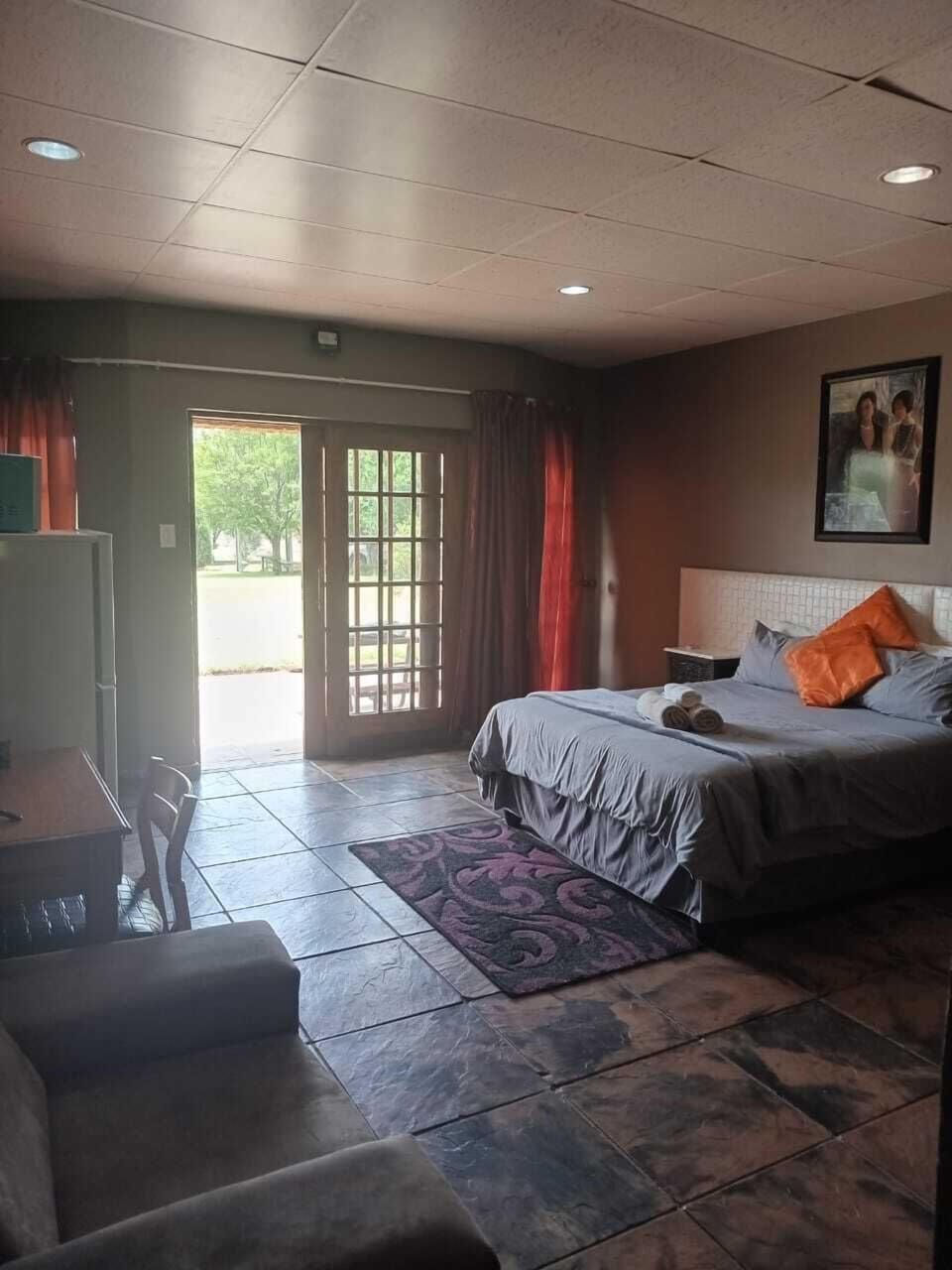 Superior Room, 1 Queen Bed | 1 bedroom, bed sheets