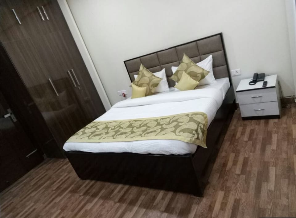 1 bedroom, premium bedding, in-room safe, desk