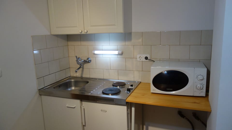 Comfort Apartment, Terrace | Private kitchenette | Fridge, microwave, stovetop, espresso maker