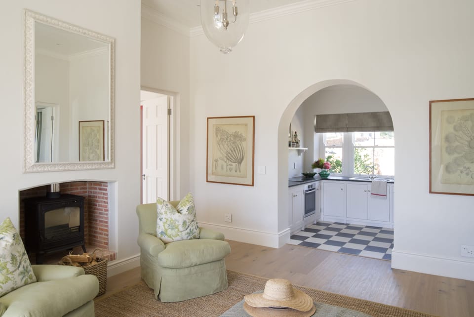 2 Bedroom Cottage | Living area | Flat-screen TV