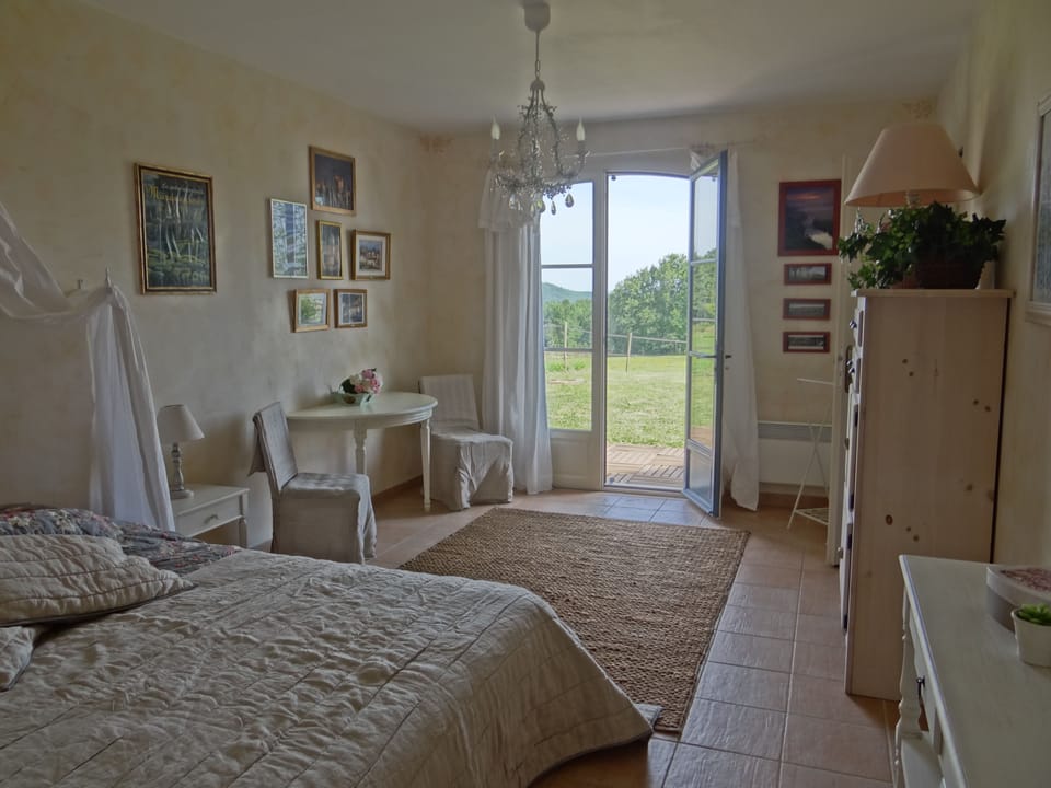 Double Room | Individually decorated, individually furnished, desk, blackout drapes
