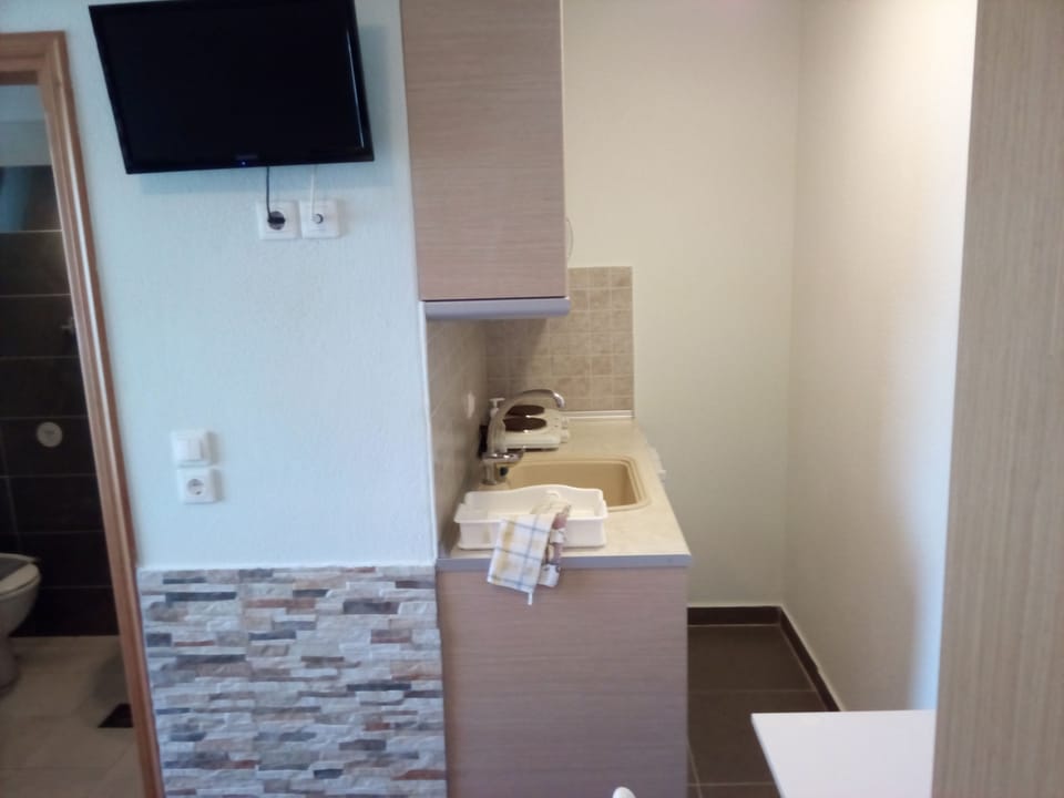 Apartment | Desk, soundproofing, iron/ironing board, free cribs/infant beds