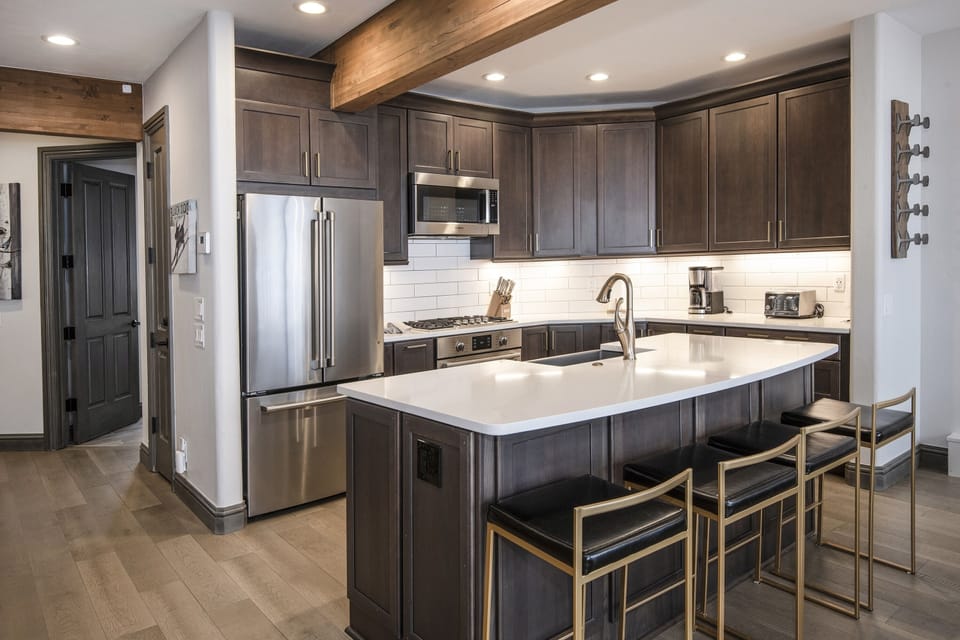 Townhome, 5 Bedrooms | Private kitchen | Fridge, microwave, oven, dishwasher
