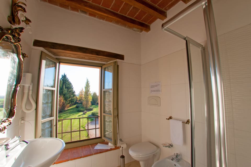 Apartment, 2 Bedrooms | Bathroom | Free toiletries, hair dryer, bidet, towels