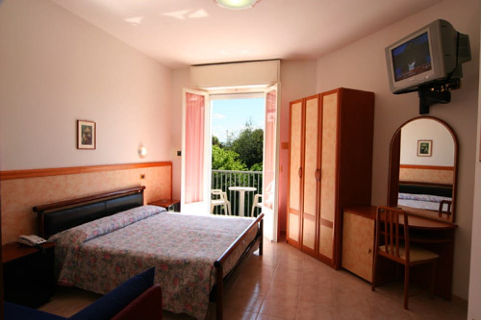 In-room safe, soundproofing, cribs/infant beds, WiFi