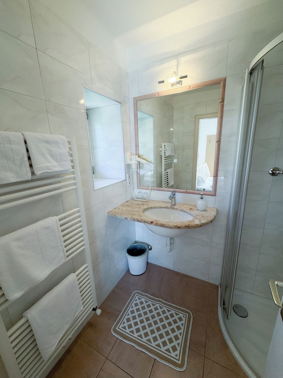 Superior Double Room, 1 Queen Bed, Balcony, Valley View | Bathroom | Shower, free toiletries, hair dryer, towels