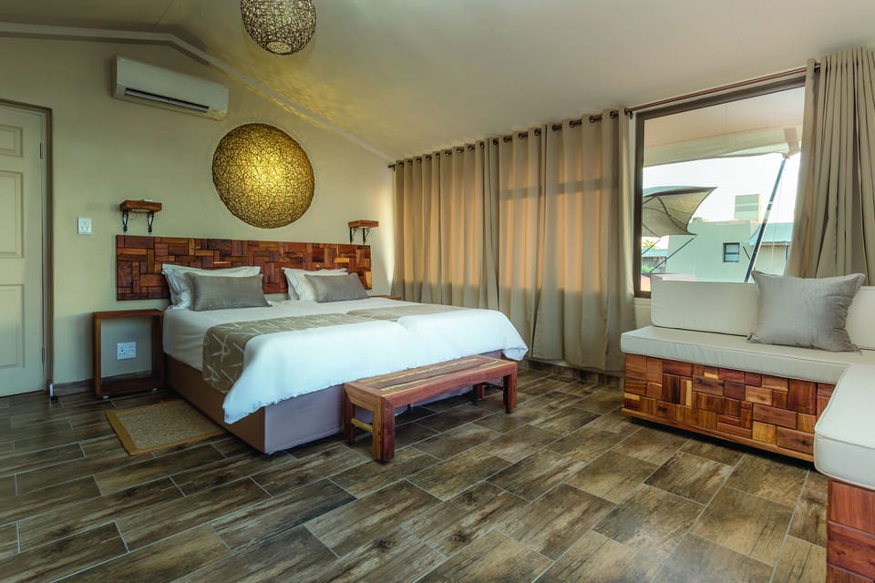 In-room safe, bed sheets