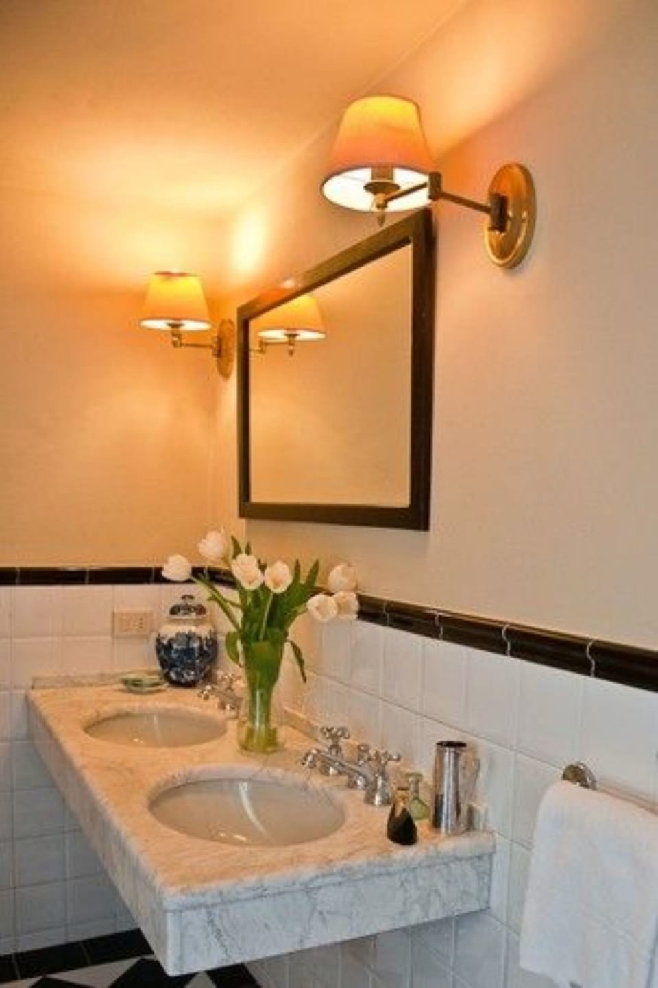 Suite, 2 Bedrooms, City View | Bathroom | Shower, free toiletries, hair dryer, bidet