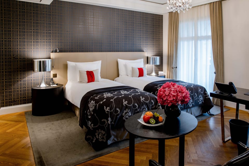 Room (Charming) | Premium bedding, down comforters, pillowtop beds, in-room safe