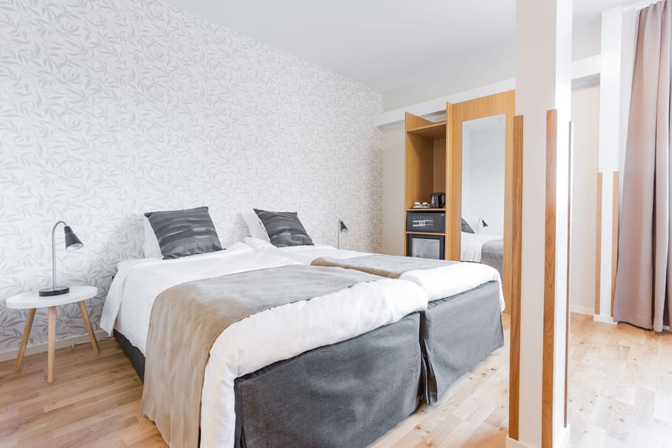 In-room safe, desk, soundproofing, iron/ironing board