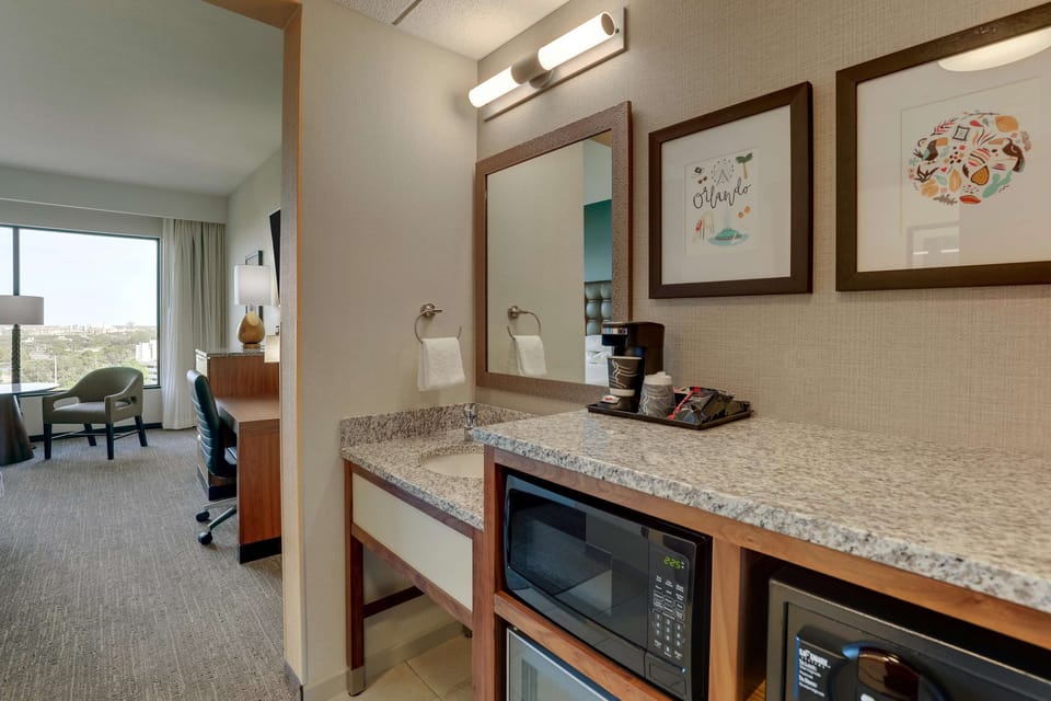 Premium bedding, in-room safe, desk, laptop workspace