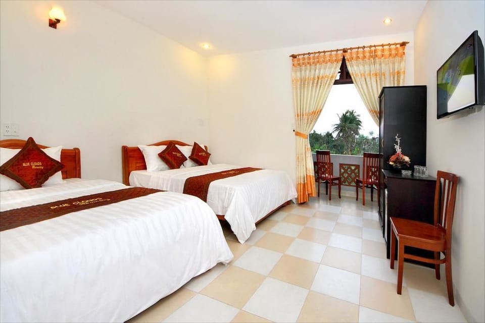 Minibar, desk, free WiFi, bed sheets