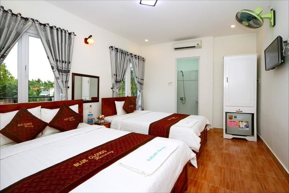 Minibar, desk, free WiFi, bed sheets