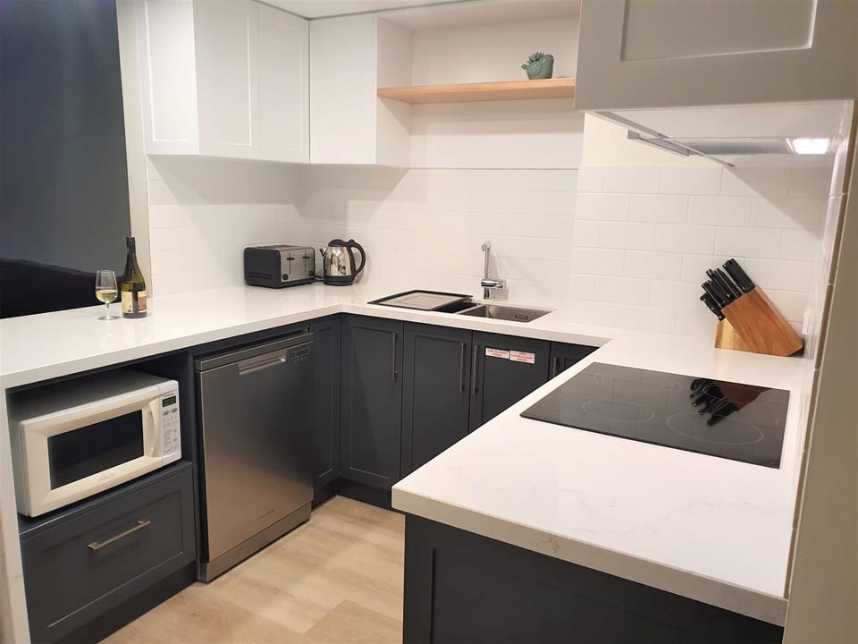 8 Share Superior Deluxe Penthouse 4 Bedroom | Private kitchen | Fridge, microwave, oven, stovetop