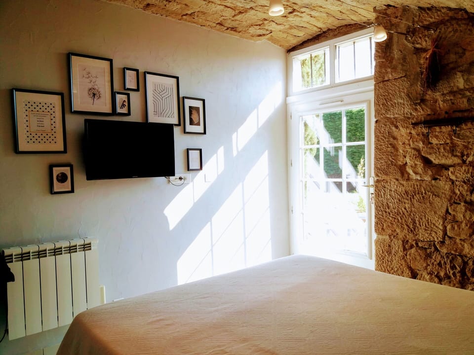 Double Room (Alae) | Free minibar, individually decorated, desk, blackout drapes
