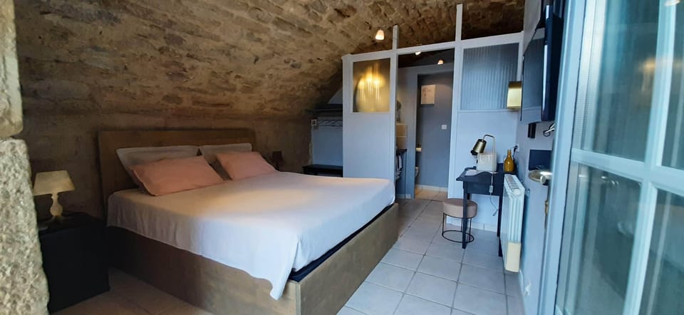 Double Room (Alae) | Free minibar, individually decorated, desk, blackout drapes