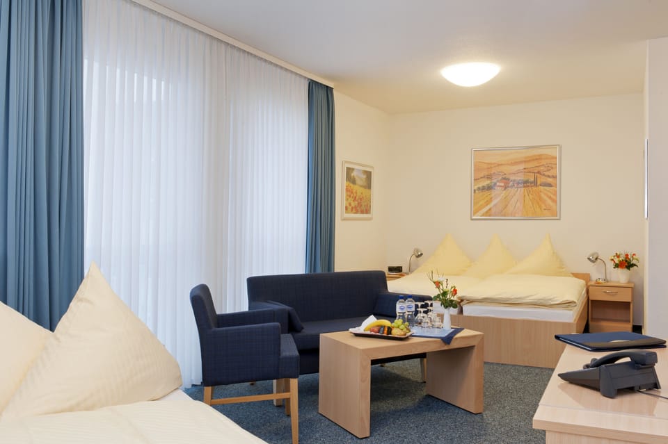 Triple Room | Hypo-allergenic bedding available, in-room safe, desk, laptop workspace
