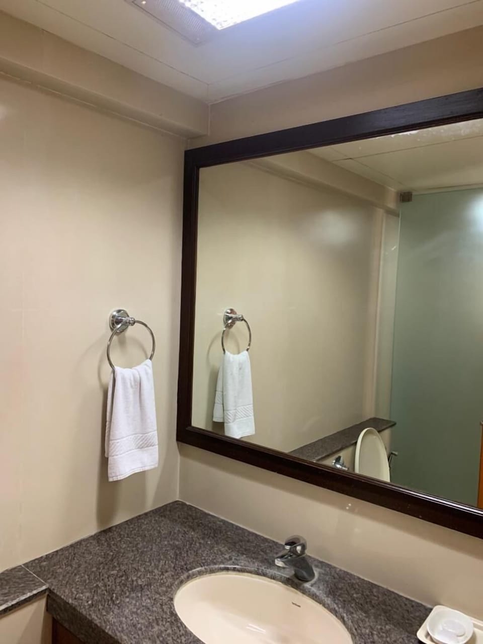 Deluxe Room | Bathroom | Hair dryer, slippers