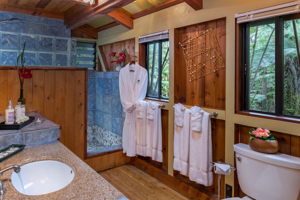 Family Room, 2 Bedrooms, Private Bathroom | Bathroom | Free toiletries, hair dryer, bathrobes, towels