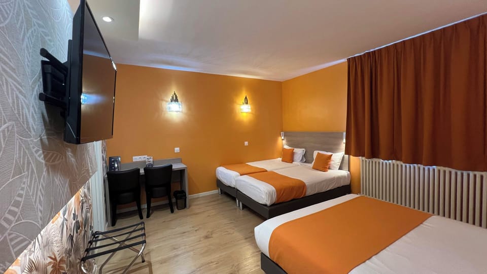 Family Room | Desk, soundproofing, iron/ironing board, free WiFi