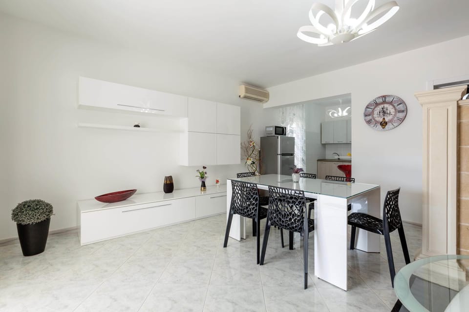 Villa, 3 Bedrooms | In-room dining