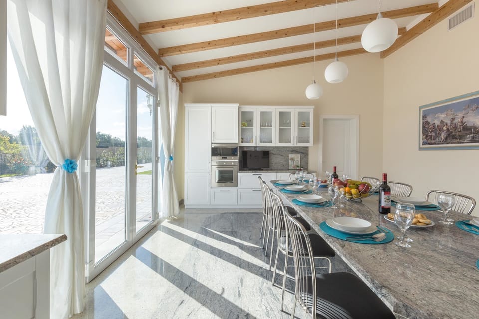 Deluxe Villa, 3 Bedrooms | In-room dining