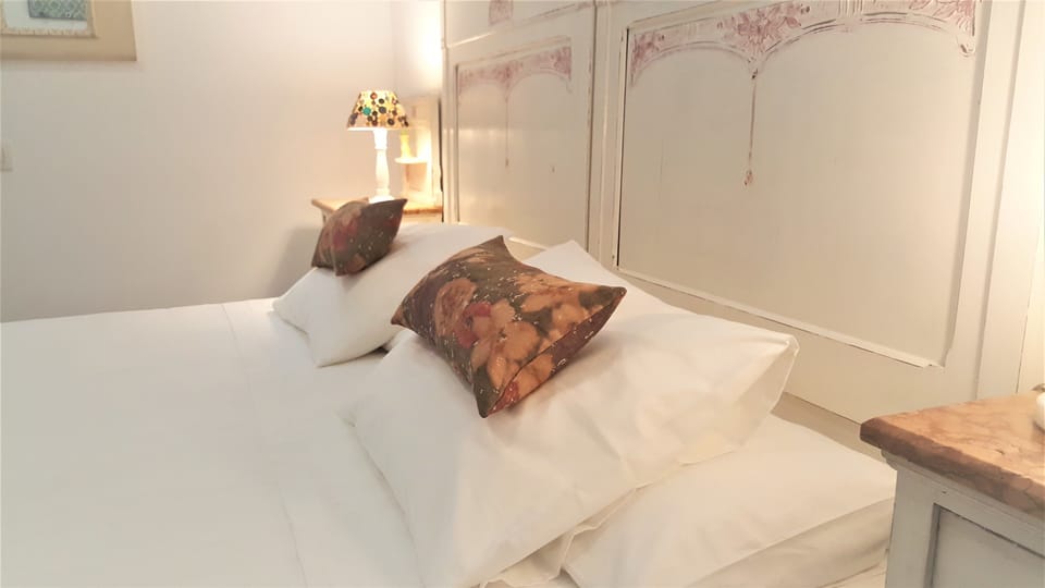 Deluxe Double or Twin Room (ventana superior) | Egyptian cotton sheets, premium bedding, down comforters, pillowtop beds
