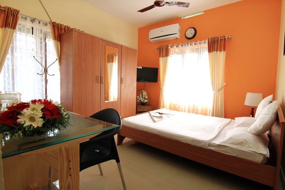 1 bedroom, premium bedding, desk, free WiFi