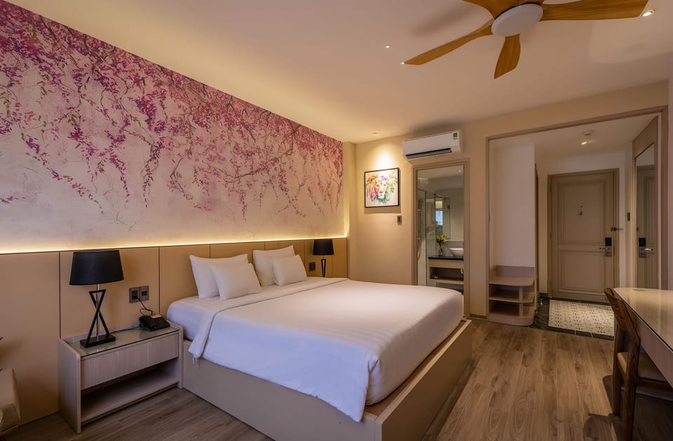 Deluxe Double or Twin Room, 1 King Bed, City View | Hypo-allergenic bedding, minibar, in-room safe, desk